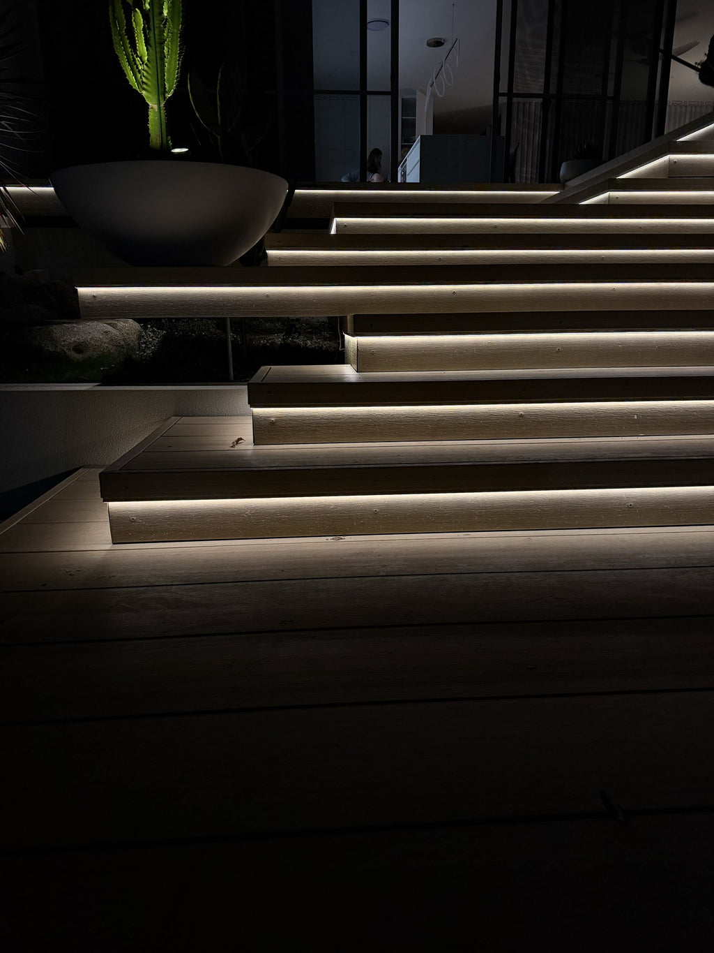 Warm white architectural batten lighting by Luxe Lighting